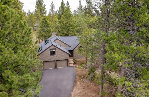 Sunriver House | Welcome to the Kinglet's Nest, Spacious property with AC SHARC, Hot-tub, Bikes, Games, Grill, Golf and Pets