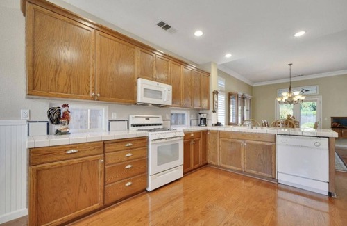 Ione House | Welcome to the Large House