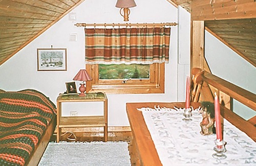 Slinde House | Welcome to this cozy cottage situated by the fjord at Slinde between Sogndal and Hermansverk.