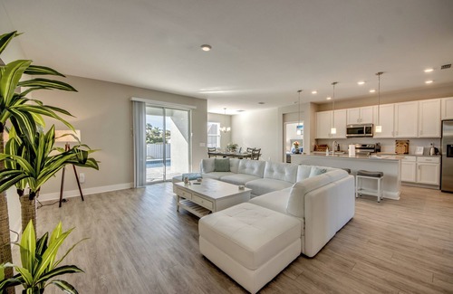 Jacarandas House | Welcome to Villa Liliana,Modern new private House,Heated Pool,WI-FI,Smart TV