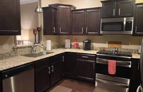 Forest House | Welcome to your Home Away from Home! Spacious, pet friendly and 15 mins to LU.