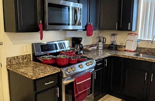 Highland Garden House | Welcome to your "Home Away From Home" getaway. Cozy with modern look living room