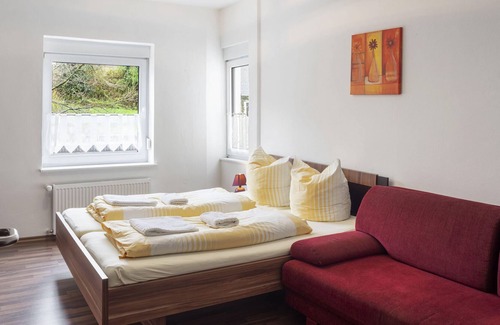 Boedefeld Apartment | Welcoming Holiday Home in Winterberg with Sauna