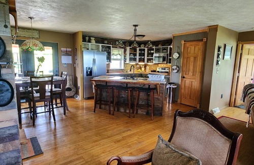 West Leisenring House | Welcoming 3-bedroom house in Vanderbilt with an amazing view!