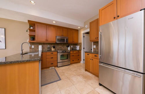 Celista Condo | Welcoming family-friendly lake front condo on the beautiful, sunny Shuswap Lake!