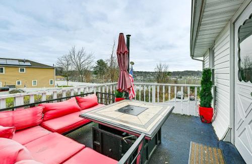 Glen Cove House | Welcoming Glen Cove Home about 1 Mi to Public Beach!
