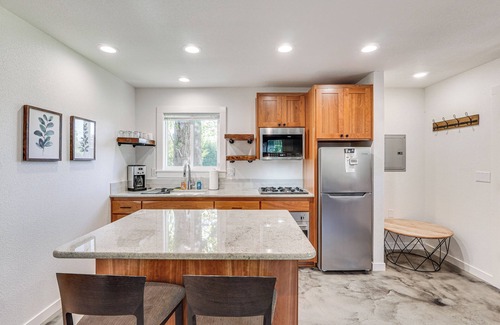 Grants Pass House | Welcoming Grants Pass Retreat - Walk to Park!