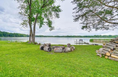 Mound Apartment | Welcoming Lakefront Mound Apartment with Fire Pit!