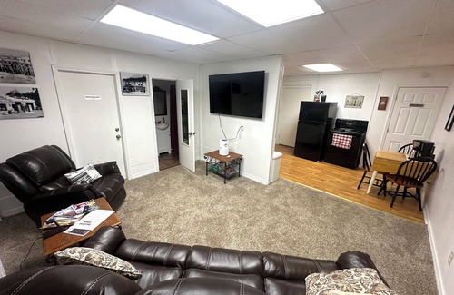 Neosho Apartment | Welcoming & large, cozy apartment, front door parking, 1 minute walk to downtown