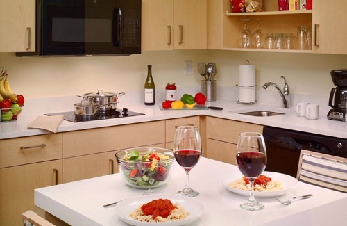 Somerset Hotel | Welcoming Room with Swimming Pool Access & Gym Near Rutgers University