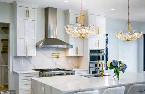 Annapolis House | Welcoming Waterfront Luxury Estate for Family, Friends, and Pets in Annapolis