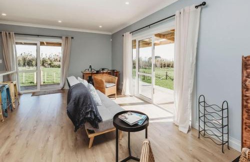 Tataraimaka House | Weld Cottage - Sustainable lifestyle property