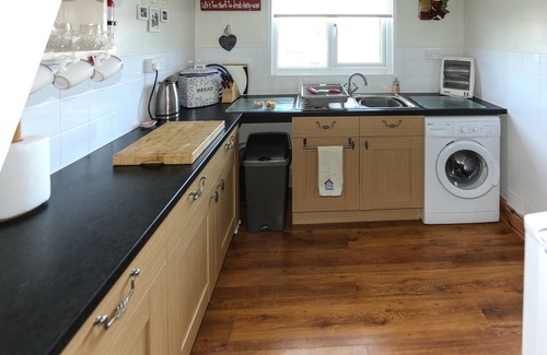 Irstead Cabin | Well-appointed, spacious 3 bedroom riverside cabin in tranquil Norfolk Broads.