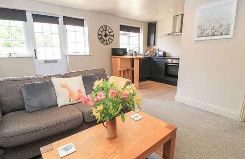 Crudwell Cottage | WELL COTTAGE, pet friendly, with a garden in Crudwell