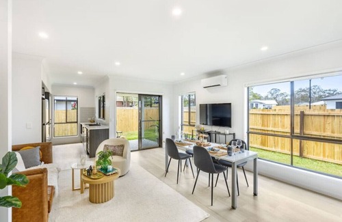 Browns Plains House | Well-decorated 5BR Family home