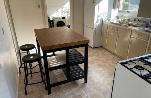 Indented Head House | Well equipped family and pet friendly house 200m from the beach with real fire