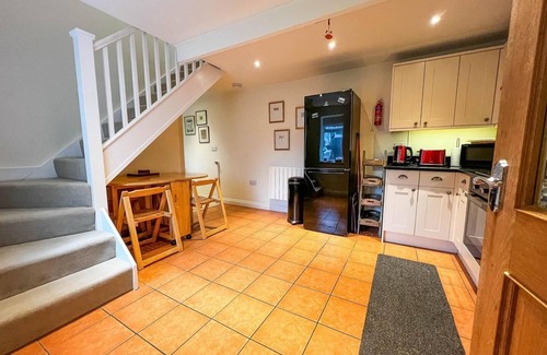 Ringstead Cottage | Well furnished holiday cottage in the heart of Docking, Norfolk ref 99009HT
