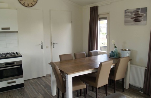 Municipality of Hellevoetsluis Ski Chalet | Well-kept chalet 4.5 km from Rockanje