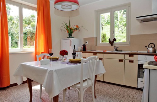 Brione sopra Minusio House | Well-kept Ticino detached house on a sunny slope above Locarno with panoramic views