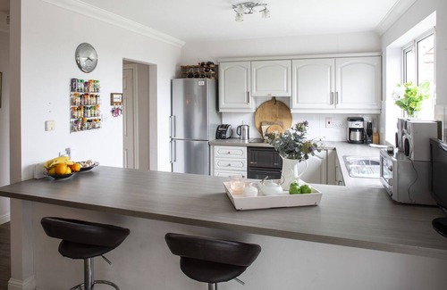 Dublin House | Well maintained, Spacious, Over 2,500 Sq Ft Private Semi-detached 3 bedroom