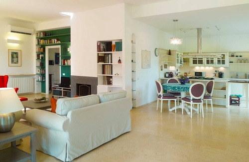 Fidenae Villa | Well maintained and modern furnished house in the countryside, near the center of Rome