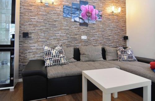 Schnett House | Wellness Home with Garden