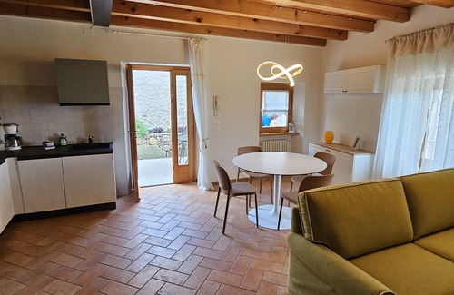 Caprino Veronese Apartment | Weloming refuge welcoming refuge a few km from Lake Garda
