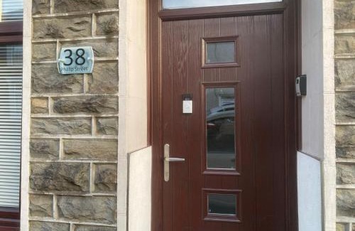 Mountain Ash House | Welsh Retreat with Stunning Views sleeps upto 4