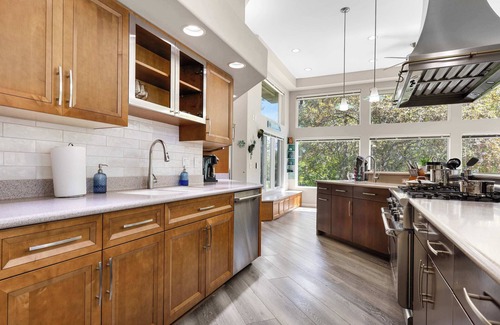 Rockford House | Wembley Place Estate/Indoor Pool/Hot Tub/Game Room