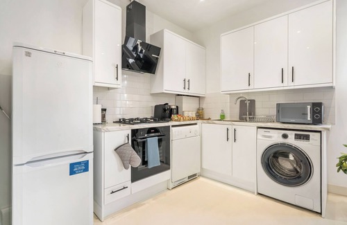 Tokyngton Apartment | Wembley stadium 2 Bedroom Luxury Apartment FREE PARKING & Sleeps 6