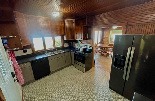 Rochester House | Wenopa - Charming 3-bedroom home on a Lake Manitou peninsula in Rochester