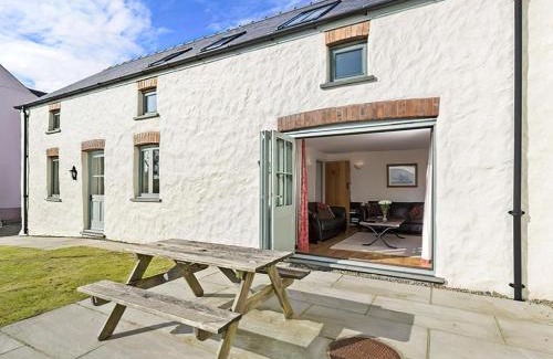 Dwrbach House | West Barn - Uk31850