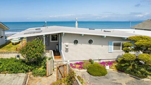 Oak Harbor House | West Beach Wonderland by AvantStay Waterfront