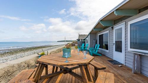 Oak Harbor House | West Beach Wonderland by AvantStay Waterfront