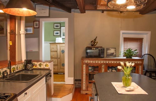 Parkside Apartment | West End Apartment next to Longfellow Boutique Hotel