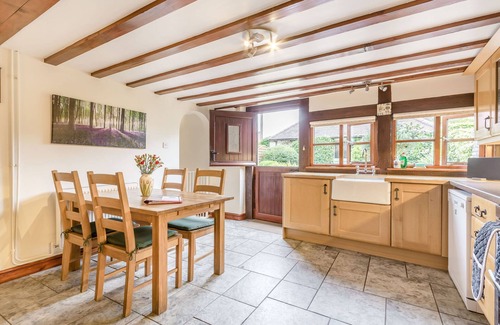 Pitchcombe Cottage | WEST END BARN, pet friendly, with open fire in Cleeve Prior