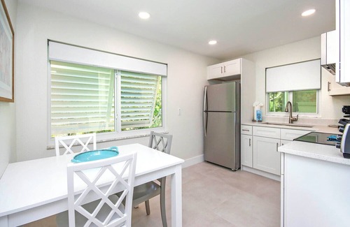 Tradewinds Cottage | West End Paradise Unit 2 Seahorse 3 - two bedroom suite w/water views
