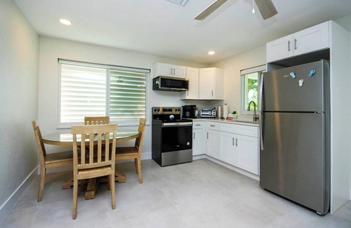 Tradewinds Cottage | West End Paradise Unit Scallop 5 - One bedroom suite w/water views