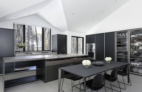West End Condo | WEST END SLEEK CONTEMPORARY