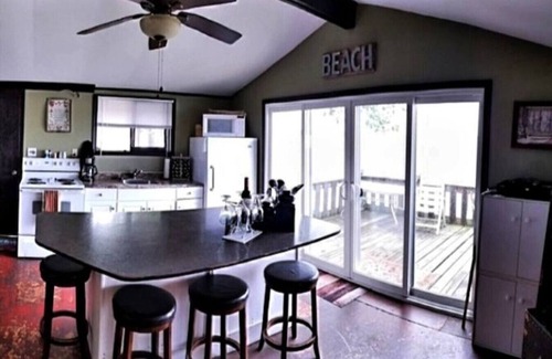 Picton Cabin | West Lake Waterfront Swimming - Free Pontoon Boat!