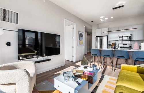 West Loop Apartment | West Loop Charm: Dining & Nightlife, Balcony