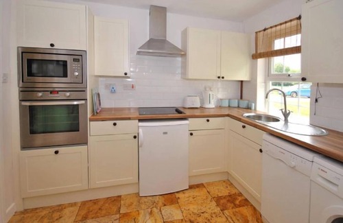 West Ashling Cottage | West Mount Cottage - an annexe that sleeps 4 guests in 2 bedrooms