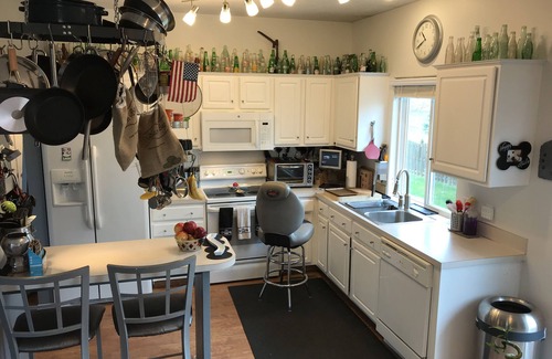 Millard House | West Omaha Townhome with a BIG feel! MONTHLY RENTAL ONLY, 31 night minimum!