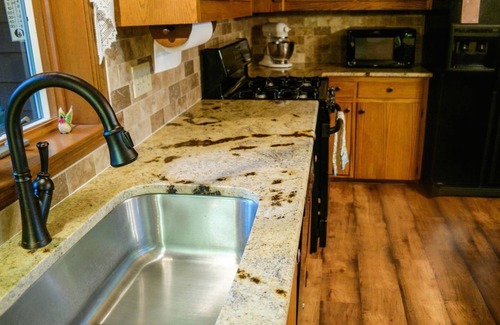 Lewiston House | West Twin Lake Waterfront Home - 25' Bennington Pontoon Boat and more!