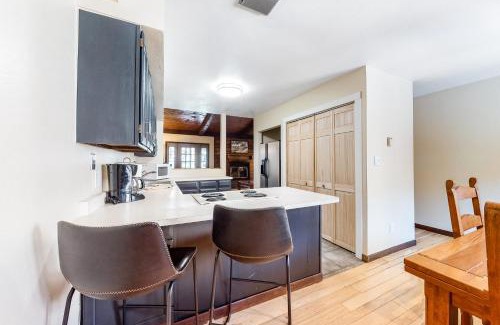 Intermountain Apartment | West Vail Mountain Escape & Kinnikinnick Sunshine House
