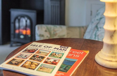 Douglas Cottage | West View - a holiday cottage that sleeps 3 guests in 2 bedrooms