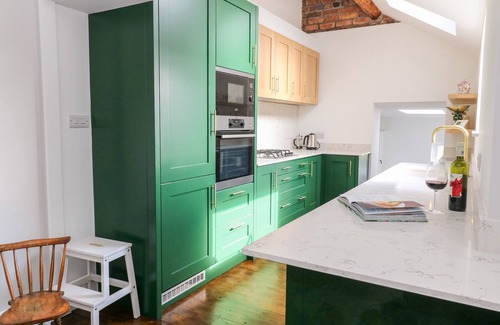 Giggleswick Cottage | WEST VIEW COTTAGE, family friendly, with a garden in Settle
