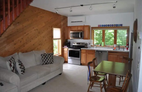 Jamaica Apartment | West Wing at Mantana Meadows on the West River