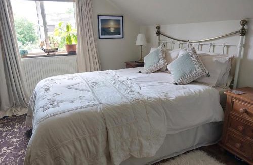 Bishopston House | West Wing at The Swallows - Kingsize Ensuite Bedroom and Private Garden
