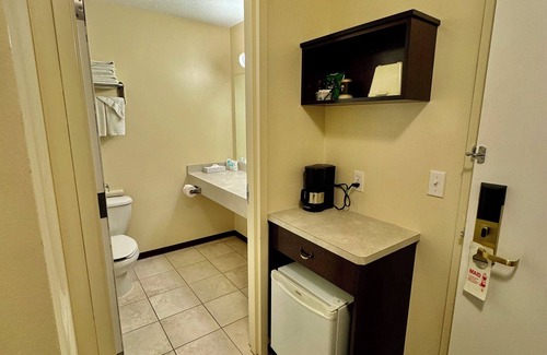 Killam Hotel | Western Budget Plus Killam Krossing